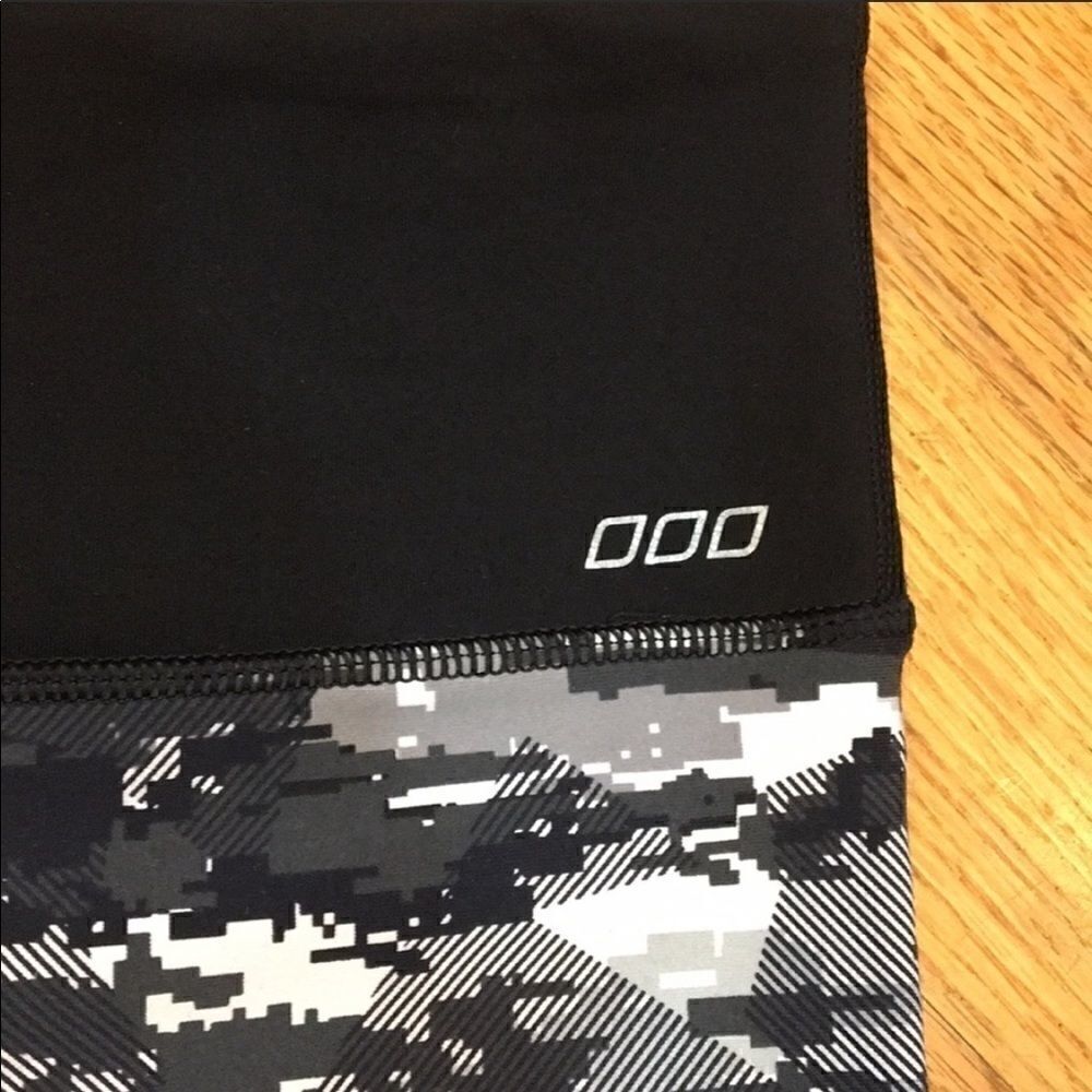 Lorna Jane Tough Girl camouflage 7/8 leggings xs - Picture 12 of 12